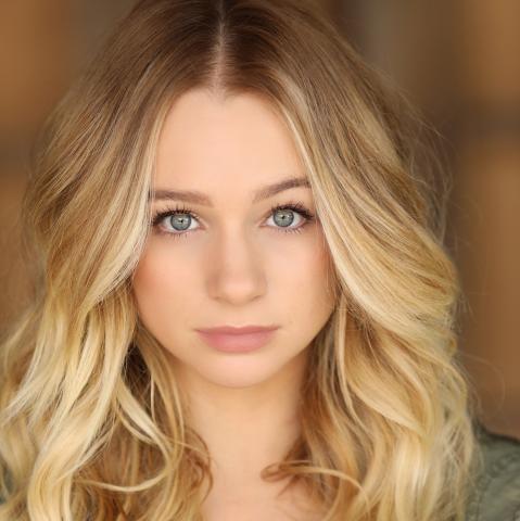 Mollee Gray Headshot Square