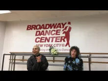 Preview image for the video "Jorginho entrevista Sue Samuels em Nova York / Jorginho Interview Sue Samuels in New York City".